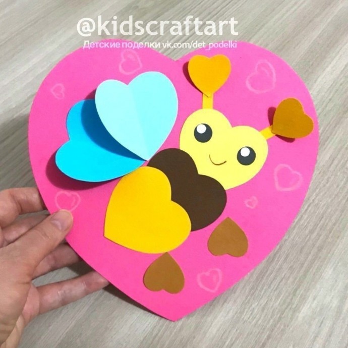 Простая аппликация открытка из сердечек "Пчелка" Простая аппликация открытка из сердечек "Пчелка"