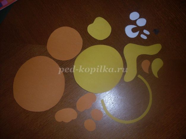 Лев из цветной бумаги