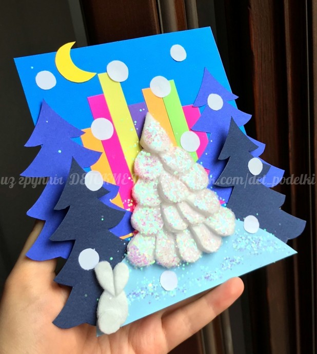 ​Зимние новогодние поделки: аппликация из бумаги и ватных дисков "Лесная красавица"