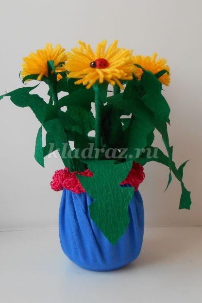 Цветы из пряжи и цветной бумаги