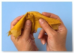 Делаем с детьми розы из листьев