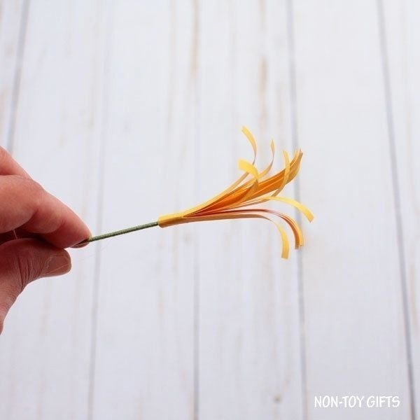 Яркие букетики из цветов-ладошек Яркие букетики из цветов-ладошек