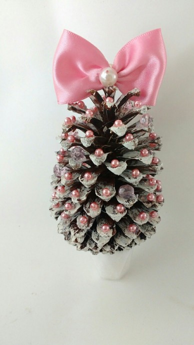 Изумительные ёлочки из шишек