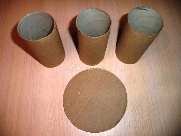 Подставка для карандашей и ручек из рулонов туалетной бумаги: часть 1