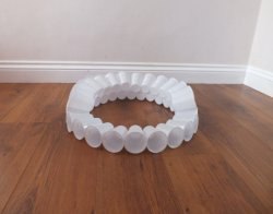 Снеговик из пластиковых стаканчиков Снеговик из пластиковых стаканчиков