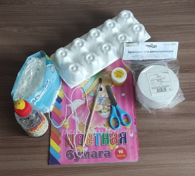 Подснежники из яичных лотков