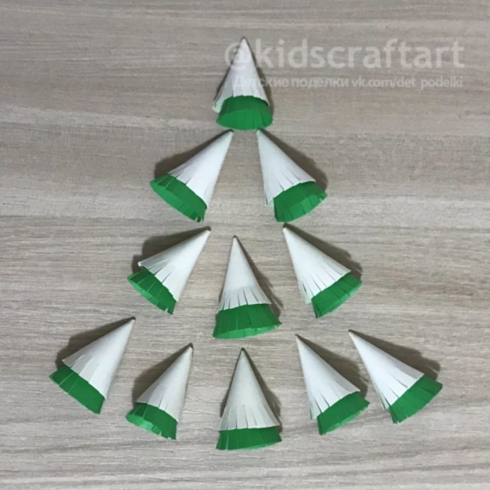 Ёлочный шар с ёлочкой