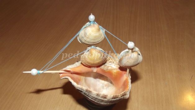 Кораблик из ракушек детскими руками
