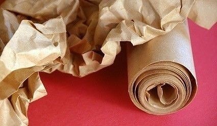 Осеннее дерево со стволом из мятой упаковочной бумаги Осеннее дерево со стволом из мятой упаковочной бумаги