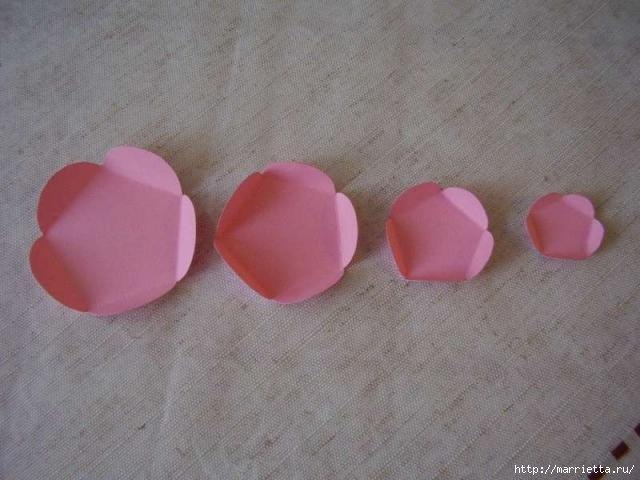 Ваза с цветами из бумаги