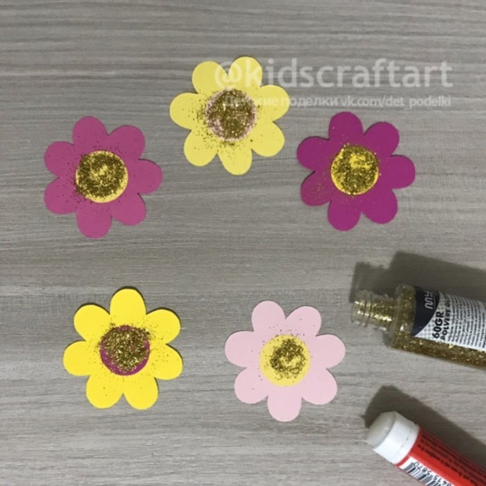 ​Простая открытка с букетом