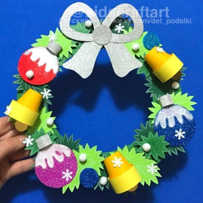 Новогодние зимние поделки "Веночек с колокольчиками" Новогодние зимние поделки "Веночек с колокольчиками"