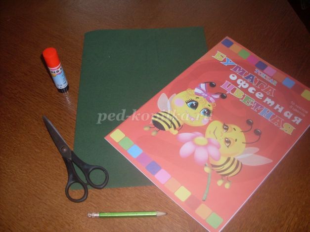 Лев из цветной бумаги