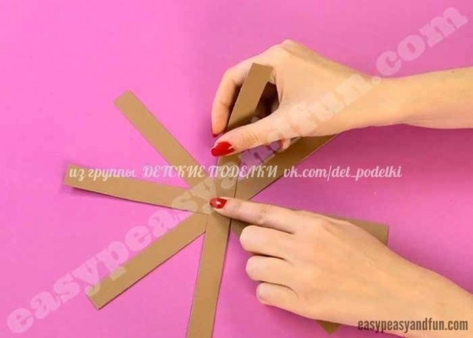 ​Олени из бумажных полосок