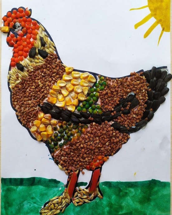 Панно из семечек и крупы "Петушок"
