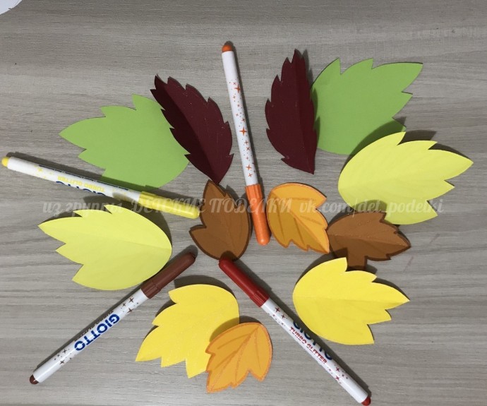 ​Бабочка из листьев