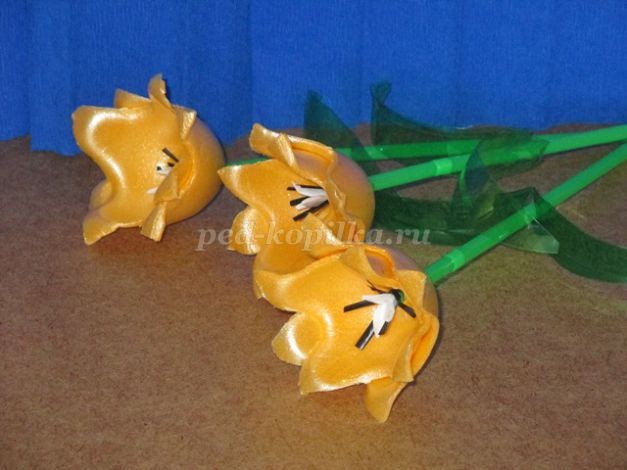 Тюльпаны из яичных ячеек своими руками: мастер-класс, часть 2 Тюльпаны из яичных ячеек своими руками: мастер-класс, часть 2