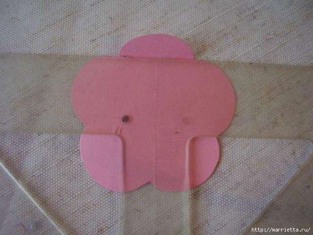 Ваза с цветами из бумаги