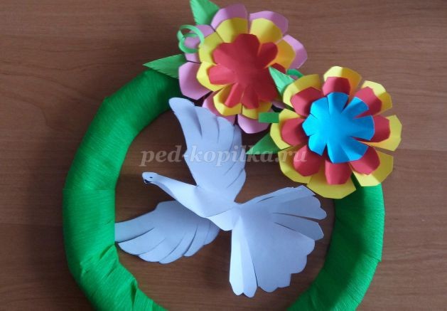 Весенний венок из бумаги детскими руками: часть 3 Весенний венок из бумаги детскими руками: часть 3