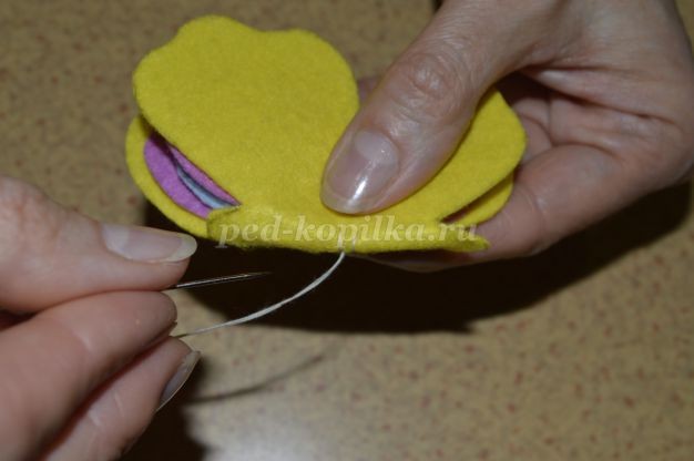Бабочка из фетра детскими руками: мастер-класс, часть 2 Бабочка из фетра детскими руками: мастер-класс, часть 2