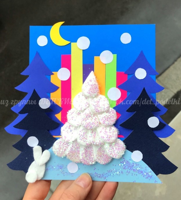 Ёлочки-красавицы из бумаги и ватных дисков Ёлочки-красавицы из бумаги и ватных дисков