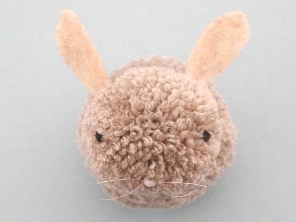 Зайчик из помпонов Зайчик из помпонов