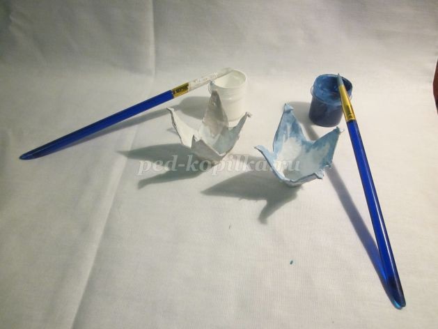 Цветочки в вазочке из бросового материала: часть 1