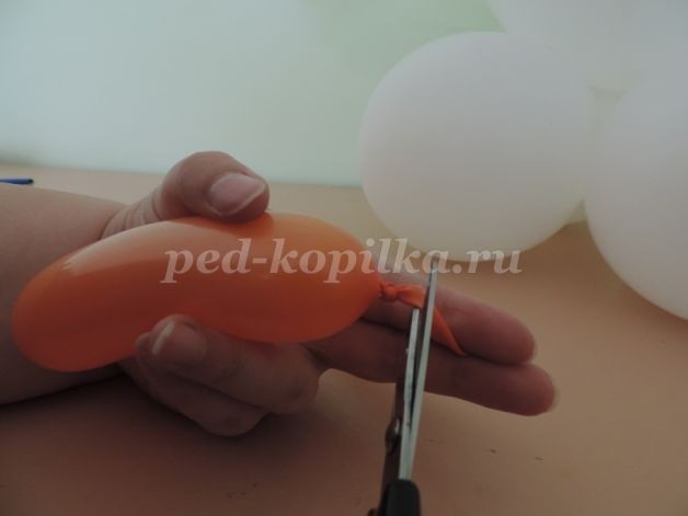 Мастер-класс по моделированию из воздушных шариков снеговика: часть 5