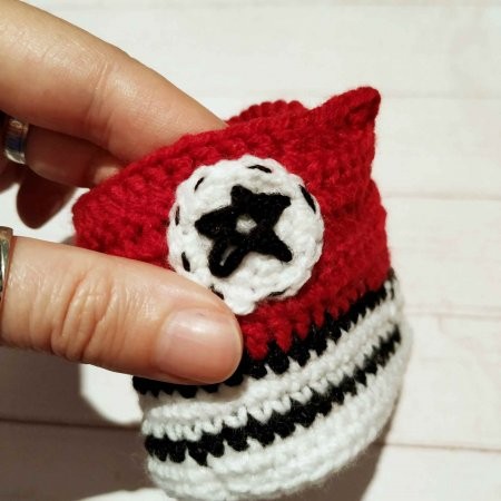 Вяжем обувь для игрушек "конверсы" крючком Вяжем обувь для игрушек "конверсы" крючком