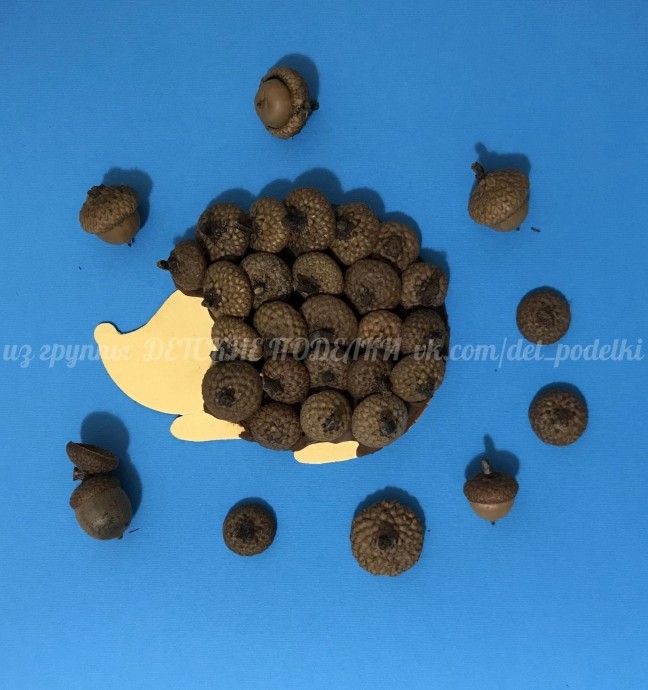 ​Ёжик из шляпок желудей
