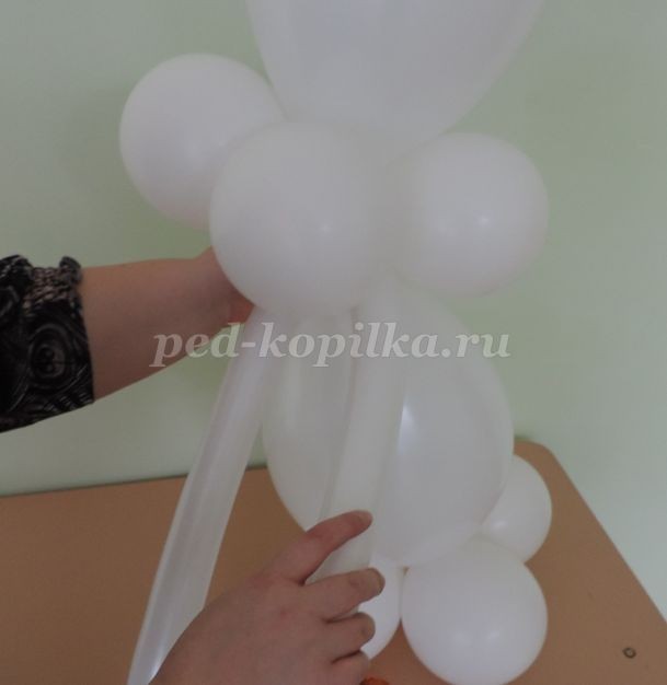 Мастер-класс по моделированию из воздушных шариков снеговика: часть 3