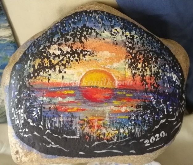 ​Роспись на камне "Солнце садится в море"