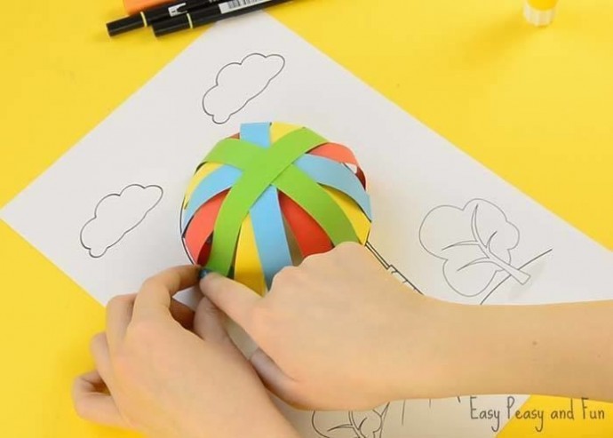 ​Объёмный воздушный шар из цветной бумаги