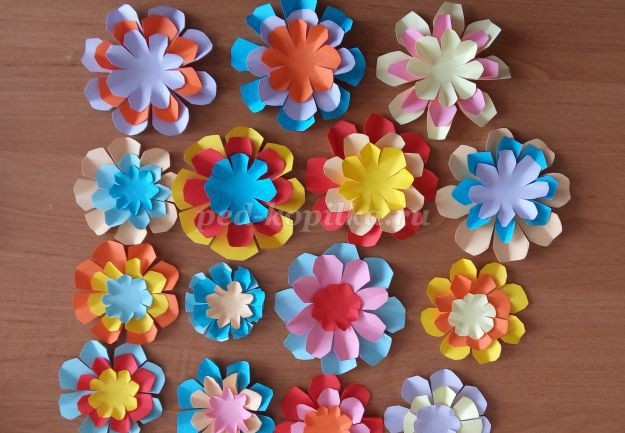 Весенний венок из бумаги детскими руками: часть 2 Весенний венок из бумаги детскими руками: часть 2