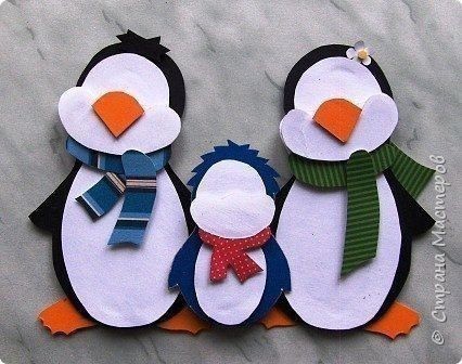 ​Забавные пингвины в полосатых шарфах