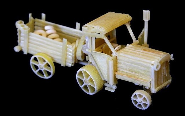 Поделки из круп и макарон