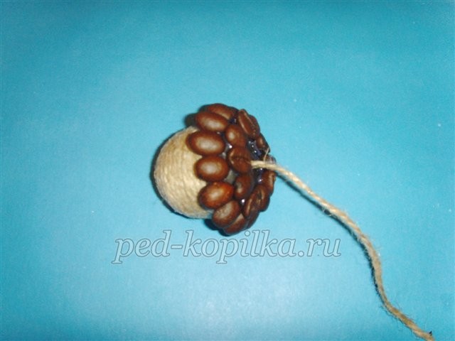 Подкова из кофейных зерен детскими руками: часть 2 Подкова из кофейных зерен детскими руками: часть 2
