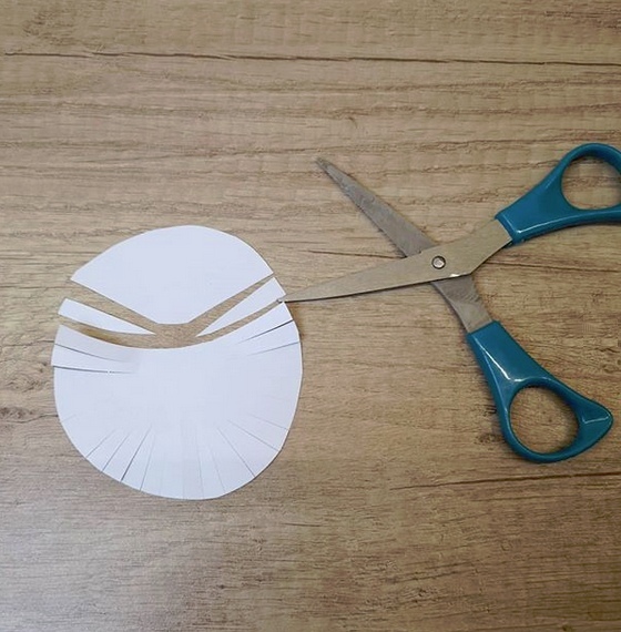 Веселый Дед Мороз из цветной бумаги Веселый Дед Мороз из цветной бумаги