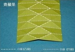 ​Зеленое яблоко в технике оригами