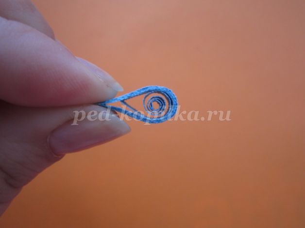 Новогодняя открытка детскими руками: квиллинг, часть 1