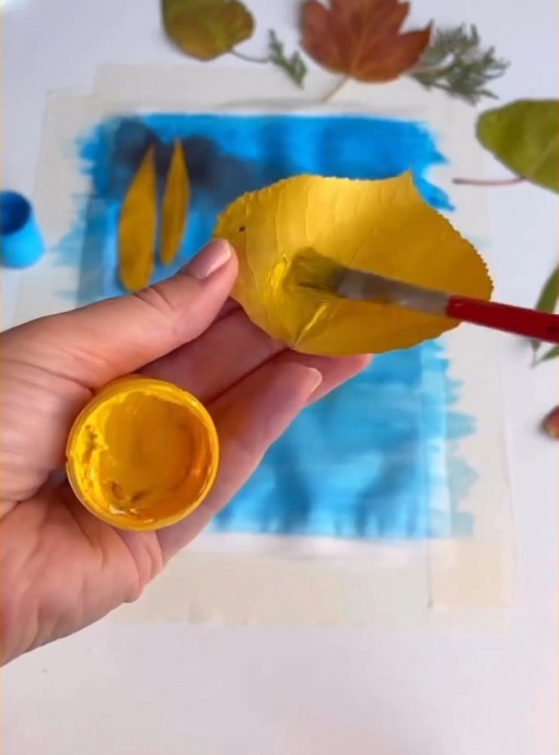 Оригинальный рисунок-аппликация на осеннюю тему