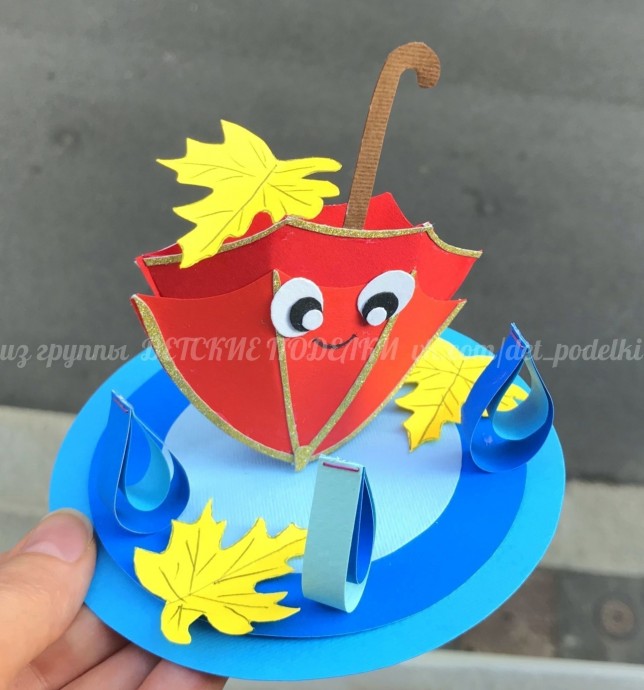 Зонтик в лужице