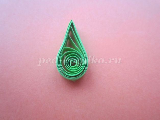 Объёмная новогодняя ёлка в технике квиллинг: часть 2 Объёмная новогодняя ёлка в технике квиллинг: часть 2