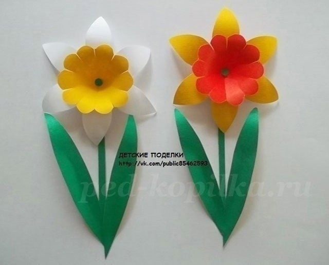​Весенние нарциссы из цветной бумаги