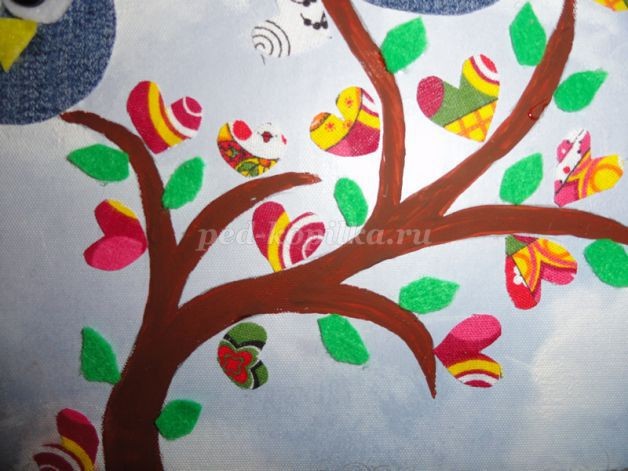 Аппликация из джинсовой ткани детскими руками: дерево с совами, часть 2 Аппликация из джинсовой ткани детскими руками: дерево с совами, часть 2