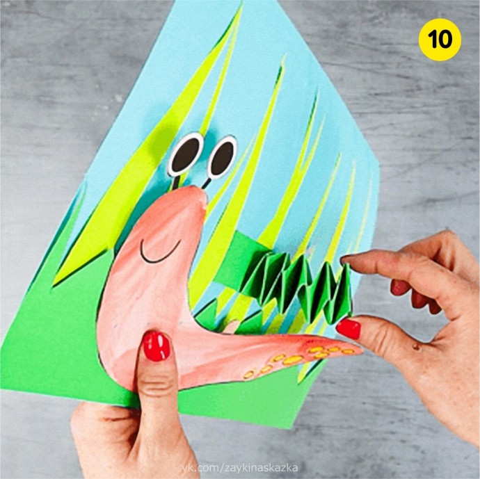 Улитка из цветной бумаги