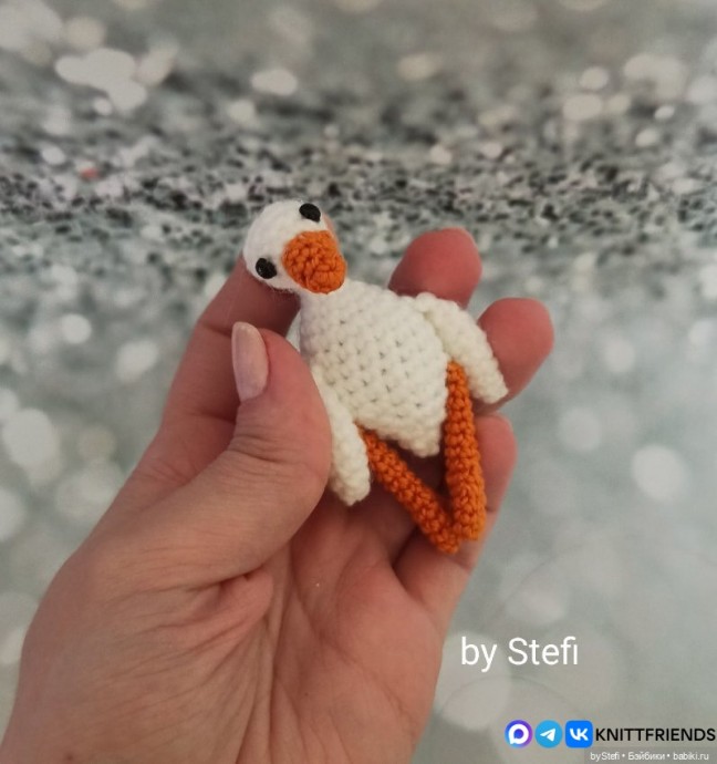 Крохотуля гусёнок