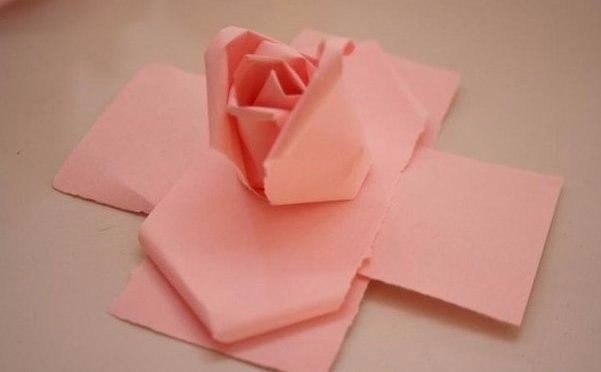 Нежные розы из бумаги