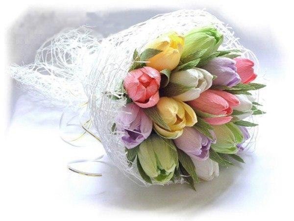 Букет тюльпанов из конфет и гофрированной бумаги