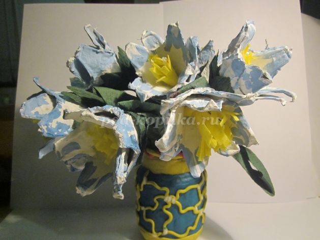 Цветочки в вазочке из бросового материала: часть 3